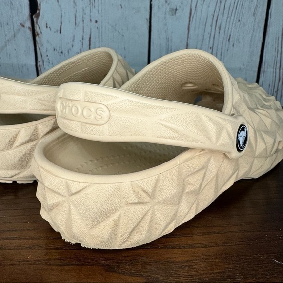 CROCS GEOMETRIC CLOG SHIITAKE nude/flesh color unisex style women’s size 7 GUC - Picture 12 of 16